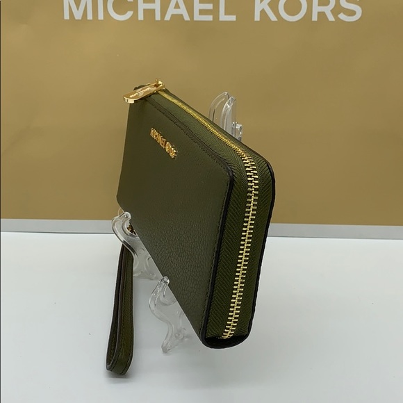 MICHAEL KORS JET SET TRAVEL LG TRVL CONTINENTAL OLIVE COLOR - Picture 8 of 15